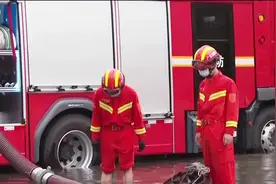 北滘水浸百余车辆被困 顺德消防紧急排涝除险视频封面