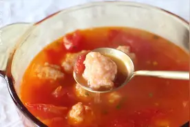 虾不红烧不清蒸，剥壳做成虾滑，鲜嫩Q弹