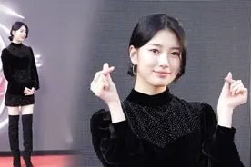 秀智一身黑色连衣裙，搭配长筒靴尽显大长腿，优雅女神范！视频封面