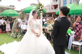 湖南一对新人正在举行婚礼，和新娘谈了9年的恋爱，今天结婚了视频封面