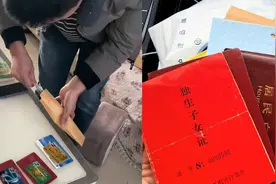 男子银行帮去世母亲销卡，职员看完身份证明，一番话令人感到离谱视频封面