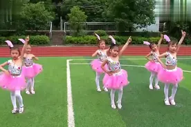 幼儿舞蹈《感觉自己萌萌哒》，孩子们跳得很欢快