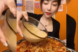 肥牛倒上满满一大碗麻酱，一口下去别提多香啦！视频封面