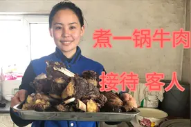 蒙古人家接客人，姑娘专挑肥肉吃，炒米奶茶手把肉一次吃个够！视频封面