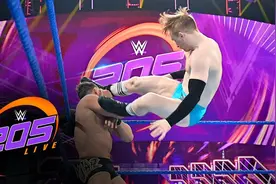 WWE轻量级：绅士杰克倒立在角柱之上 用双腿来了一波玩剪刀石头布视频封面