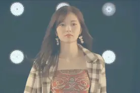 TGC时尚盛典日本女优穿着肚兜走秀，简直美爆了，这谁顶得住啊视频封面