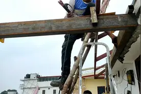 自家老房顶用方钢安装阳光房，看似坚固无比为啥隐患很多？视频封面