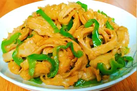 家常青椒炒面筋这样做，咸鲜入味，营养好吃，比大鱼大肉还下饭视频封面