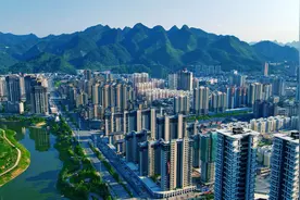 夏天到贵州最热的县城：这里高楼林立，风光优美，是避寒圣地视频封面