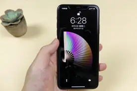 iPhone独特的扇子壁纸演示，唤醒屏幕有开扇效果！视频封面