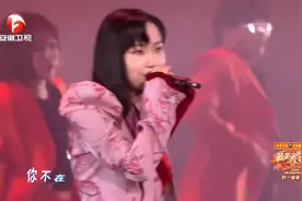 黄玲演唱《High歌》，嗓音婉清亮，全场观众掌声不断｜春晚视频封面