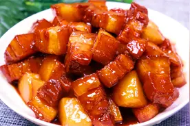 做红烧肉时，牢记别焯水和用水炖，学会正确的做法，肥而不腻