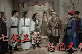 姑娘发现一剪刀，有人叫他开门，他们会发生什么事情？视频封面