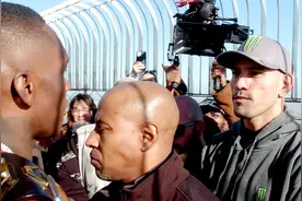 【UFC281｜赛前纪实】第五集：阿迪萨亚与佩雷拉在帝国大厦上对视视频封面