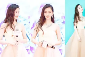 Angelababy空降商场引围观 公主风抹胸纱裙甜美似少女视频封面