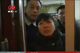 大型犬只小区内“闲逛”，吓坏居民，报警求助视频封面