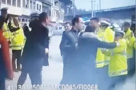 全家都拘留9天！10名交警上门抓酒驾 被怼：谁也别想把人带走