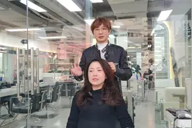 漂亮姐姐40年保持同一款发型，大胆尝试短发后，摇身一变精致女神