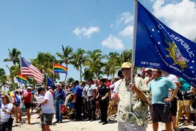 20万美国人不满美国政策，靠水枪独立建国，如今发展飞速视频封面