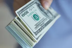 为了提振经济，美国给百姓发钱，为什么我国却要发消费券？视频封面