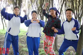 野餐趣事之“表演节目赢零食”，小花的手势舞把妈妈感动哭，真好视频封面