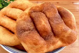 糖皮油饼的详细做法，不用隔夜醒面，比油条还好吃，放3天都不硬