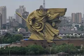 湖北荆州巨型关公雕像头部已被卸下，曾被责令整改视频封面