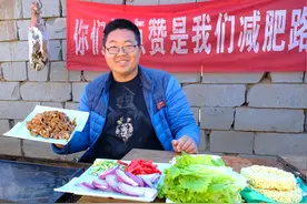 花100买一套猪大肠，做“铁板肥肠”，又香又辣，这肥肠够味！视频封面