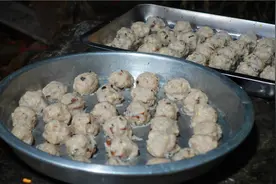 韶关特色的猪肉丸子做法,传统配方制作,做出来Q弹爽滑,好吃极了