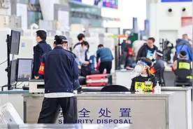 多地铁路部门强化旅客安检，有车站对6cm内锐器“封刃”视频封面