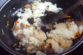 平底锅炒饭，不一样的做法，颠覆你的认知，刷新你的胃觉