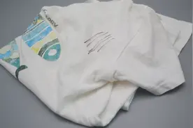 衣服上有记号笔印记怎么洗，一个简单的方法，字迹立马消失，实用