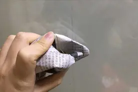 厨房玻璃不要用清水擦，家政阿姨教你一招，玻璃干净透亮，贼管用视频封面