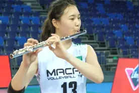 最动人的旋律！澳门女排小将赛后用长笛吹响国歌 全场屏息聆听视频封面