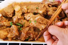 好吃不上火的土豆蒸排骨，做法超级简单，原汁原味，全家人都爱吃