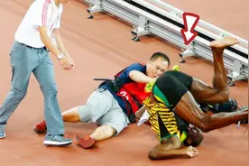 运动场上的尴尬时刻，博尔特跑赢了全世界，却跑不过中国摄影师！视频封面