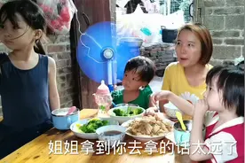 带着三个女儿生活，女儿帮妈妈盛米饭，农村的孩子乖巧又懂事视频封面