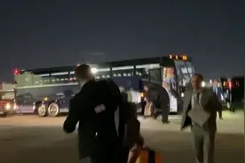 飞机绕行飞了12个小时，俄外长率团抵达纽约出席联合国大会视频封面