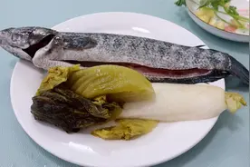 1条鱼1把酸菜，这吃法实在太开胃了，孩子吃完肉，汤汁都不放过视频封面