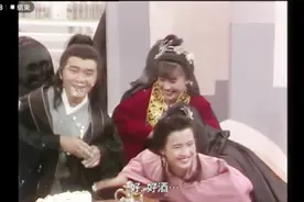 1988年，周星驰、梁朝伟、刘嘉玲同台献艺，颜值一点也不输小鲜肉视频封面