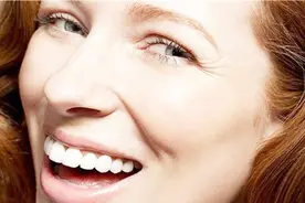 大笑时出现鱼尾纹、抬头纹怎么办？医生有妙招！