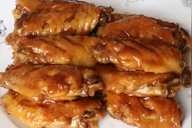 红烧鸡翅的做法，味道香浓色泽诱人，鸡翅脱骨，小孩都非常喜欢吃