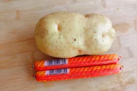 一个土豆两根火腿肠，做香酥美味炸火腿，做法简单，好吃又好看