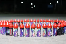 将50个“一转到底烟花”摆在一起，点燃后，会有什么样的效果呢？