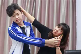 搞笑短剧：学生要退学，老师会答应吗？没想到搬起石头砸了自己脚