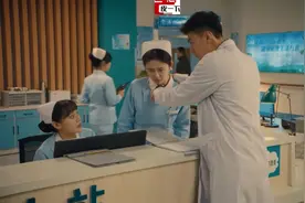 美女护士打嗝不停，中医小伙霸道的拉过来按了几下居然神奇的好了
