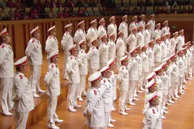 武警军乐队合唱解放军军歌，威武雄壮的气势震撼人心！视频封面