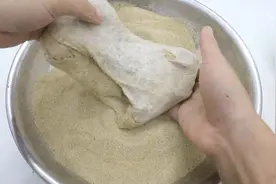 老外在沙子里倒入胶水，就能做成太空沙？再也不用花钱买了