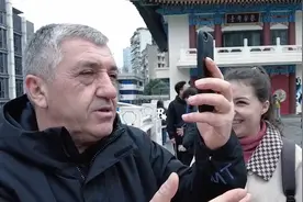 外国老丈人第一次到重庆，站在一楼往下看当场懵圈：到底在几楼？视频封面