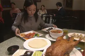 女人吃光一桌子菜 然后跑进卫生间狂吐《樱的亲子饭》04视频封面